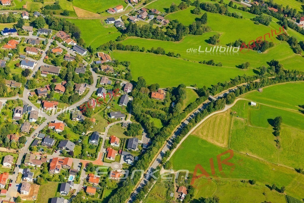 zwiesel-aktuelles-luftbild-5288-jahr-2025 | Luftaufnahme der Stadt Zwiesel - Die Luftaufnahme wurde 2025 vom UL-Flugzeug heraus erstellt ( keine Drohne ) - Hochauflösende Luftaufnahme - für professionelle Ausdrucke geeignet. Die Geschenkidee !Mit Lizenz und Bildrechte bestellbar