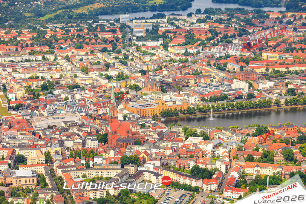 Die Luftaufnahme der Stadt Schwerin wurde vom UL-Flugzeug heraus erstellt ( keine Drohne )- hohe Auflösung für beste Qualität
