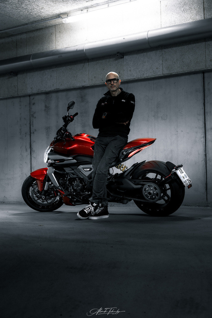 Ducati xDivael V4 | Entdecken Sie die faszinierende Welt von Alexander Tschuncky Arts: Kreative Fotografie, atemberaubende Automobilkunst und hochwertiger Bilderdruck. Lassen Sie sich inspirieren! - Realisiert mit Pictrs.com