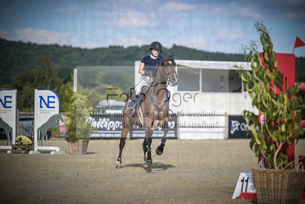 DOS_2226 | Entdecke hochwertige Reitturnierfotos von Foto Oger. Professionell, emotional und authentisch – jetzt Lieblingsmomente im Shop bestellen.Deutschlandweite Turnierfotografie. - Realisiert mit Pictrs.com