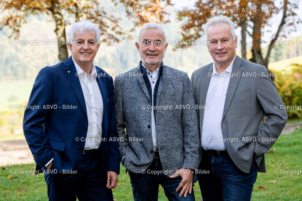 ASVÖ Tirol_ Oberösterreich_ Burgenland-1 | 19.10.2024, Aigen im Ennstal, AUT, ASVÖ, Porträt Bilder Bundesvorstandsitzung 2024 im Imlauer Hotel Schloss PichlarnHubert Piegger, Peter Reichl, Robert Zsifkovits©ASVÖ / Harald Dostal  - Realisiert mit Pictrs.com