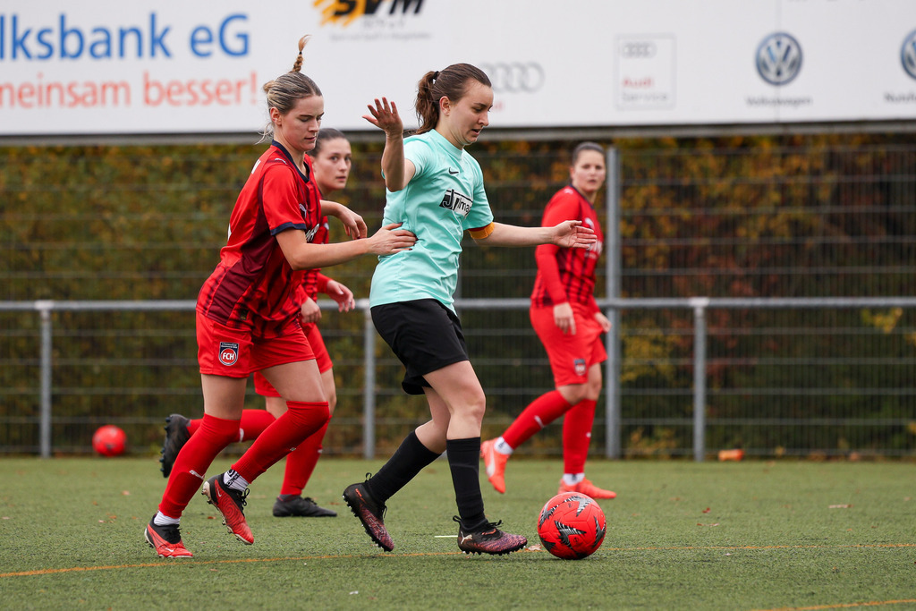 FCHWAS_251102_4909 | 1.FC Heidenheim 1846 II vs. SGM DJK-SV Wasseralfingen/Neuler, Fußball, Frauen, Bezirksliga, 2025/2026, 8. Spieltag, 02.11.2025 in Mergelstetten (Foto: Michael Bulling) - Realisiert mit Pictrs.com