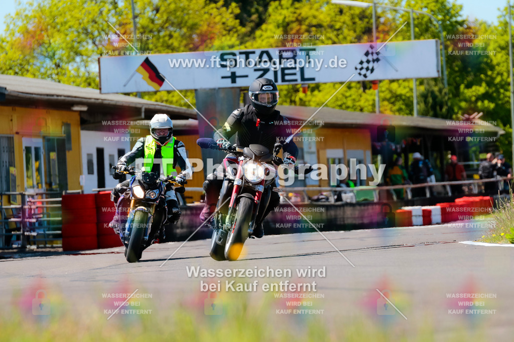 Moto-TeamOBK-22319 | Hier findet Ihr Bilder von Touristenfahrten auf der Nürburgring Nordschleife oder von anderen Veranstaltungen die ich besucht habe. Viel Spass beim Durch Schauen 