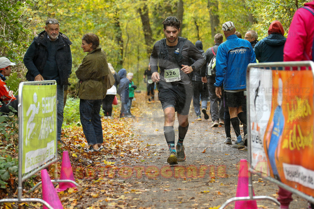 251026_1317_EX1_3128 | Sportfotografie im Rhein-Sieg Kreis, Köln, Bonn, NRW, Rheinland Pfalz, Hessen, etc. Unser Tätigkeitsfeld umfasst den Laufsport vom Volkslauf über den Marathon, Duathlon, Triathon bis zum Ultralauf wie Kölnpfad Ultra oder Schindertrail.