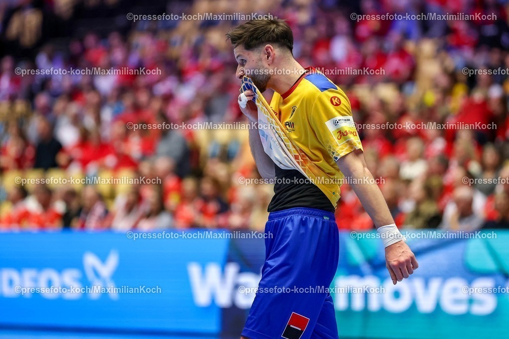 EHF16012601034 | 16.01.2026, Handball, Men's EHF EURO 2026, Portugal - Rumänien, Jyske Bank Boxen in Herning, Dänemark, Preliminary Round:  Sorin Paul Grigore (Romania #09) enttäuscht Enttäuschung 