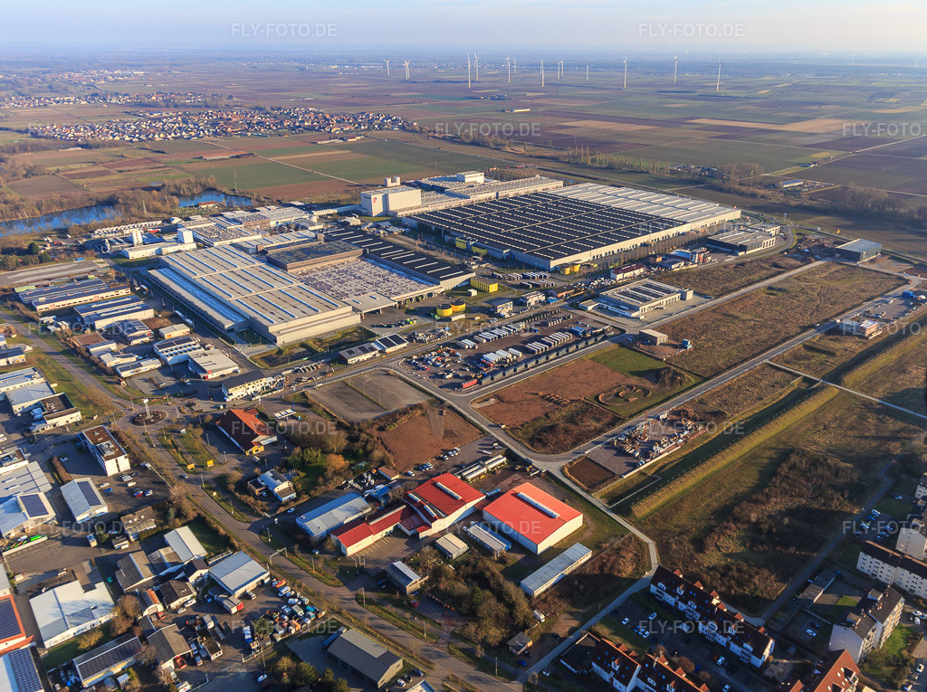 Luftbild: Industriegebiet Interpark aus Nordosten in Offenbach an der Queich im Bundesland Rheinland-Pfalz in Deutschland. Foto: IMG_145328.jpg vom 02.02.2025 durch Werner Riehm/FLY-FOTO.de
