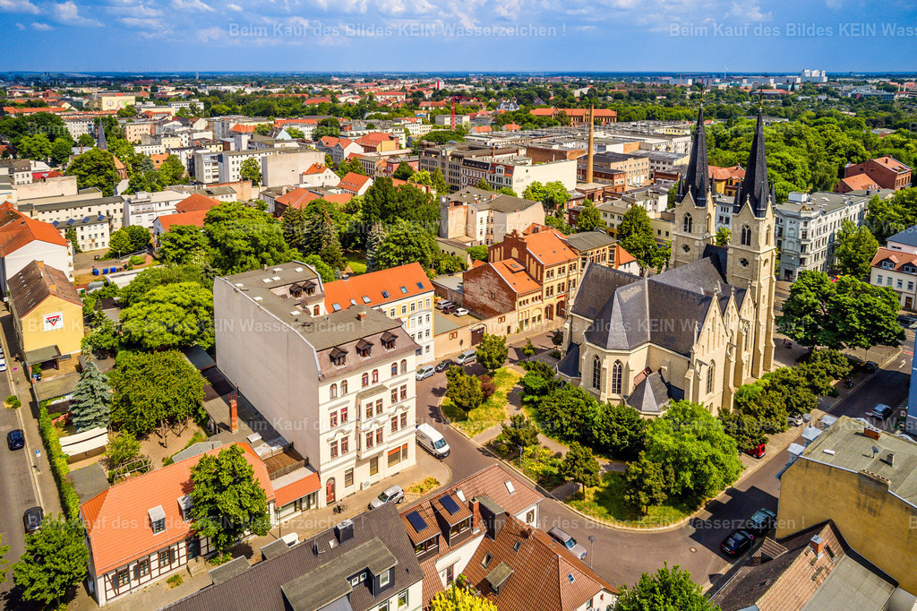 Sudenburg Magdeburg Ambrosiuskirche und Platz Feuerwache-0022 | Hesekielstraße und Ambrosiusplatz mit Kirche Sudenburg - Realizado com Pictrs.com