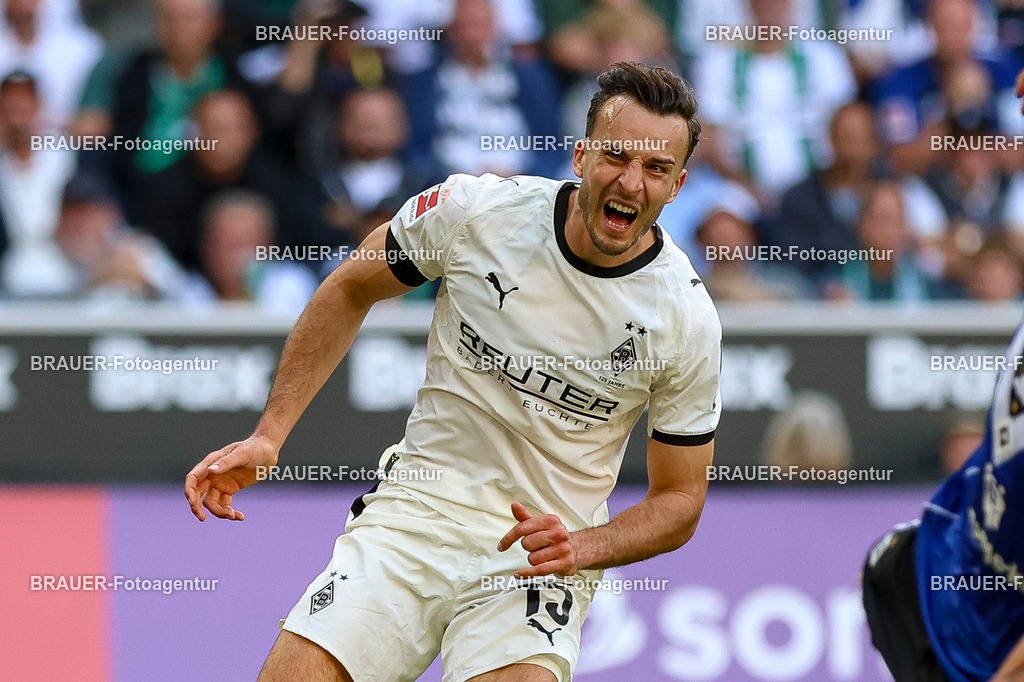 Borussia Mönchengladbach vs Hamburger SV - Bundesliga  | Mönchengladbach, Deutschland, 24.08.25:   Haris Tabakovic (Borussia Mönchengladbach) gestikuliert, Gestik waehrend des Spiels der Bundesliga zwischen Borussia Mönchengladbach vs Hamburger SV im Stadion im Borussia Park(Foto von Brauer-Fotoagentur / Adrian Schlueter)