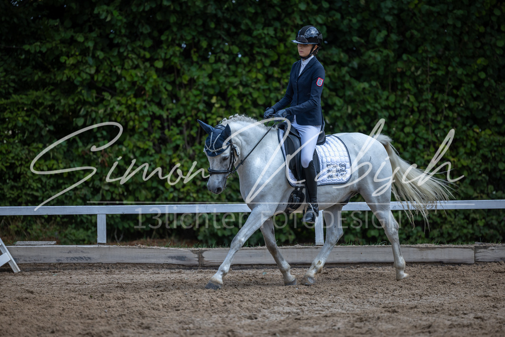 20260905-_3LI8185 | Tierfotografie Pferde, Hunde, Katzen, Haustiere.
Turnierfotografie Reitturniere, Reiten, Springreiten, Dressur in Hanau, dem Main-Kinzig-Kreis und dem Rhein-Main- Gebiet um Frankfurt