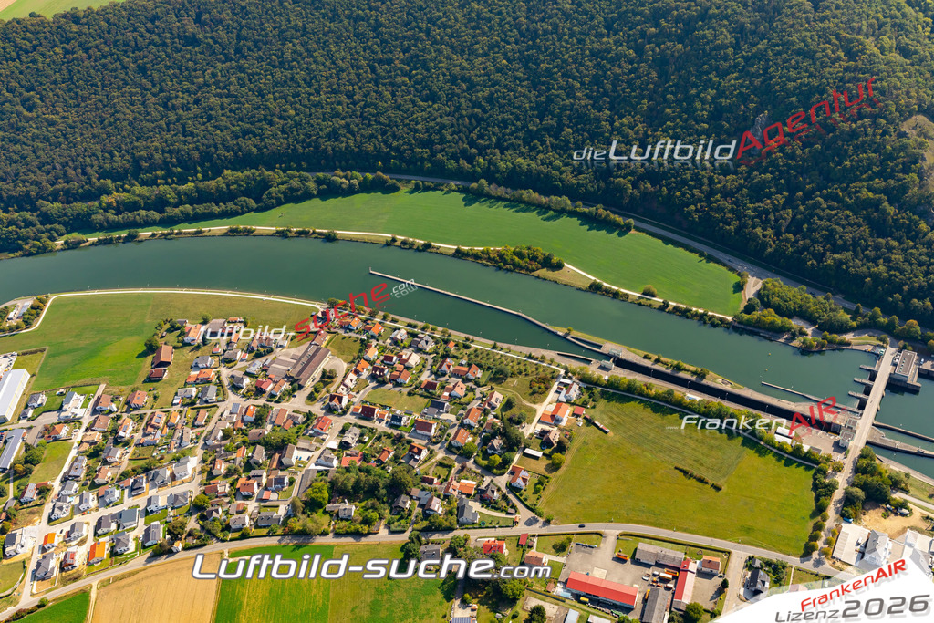 Aktuelles Luftbild von schleuse Riedenburg - Die Luftaufnahme wurde 2020 mittels UL-Flugzeug erstellt ( keine Drohne ) - hochauflösende Kamera-Systeme von  Canon -Beste Qualität - Für grossformatige Ausdrucke geeignet. Die Geschenkidee !