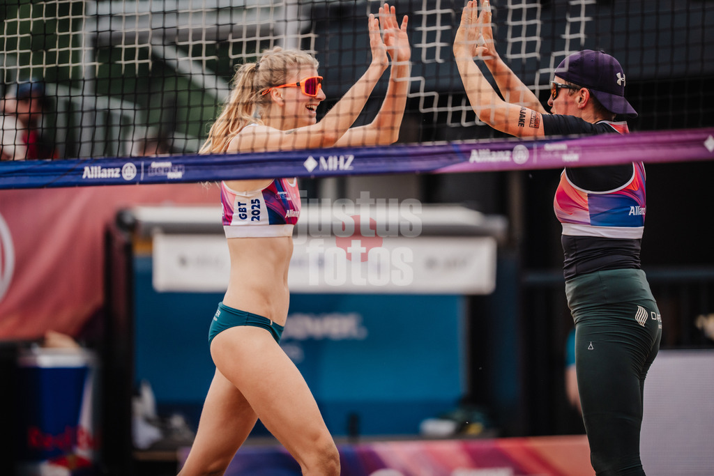 Beachvolleyball | Frauen | Allianz German Beach Tour 2025 | Tourstop Hamburg | 01.06.2025 | v.l. Nele Barber und Melanie Gernert jubeln