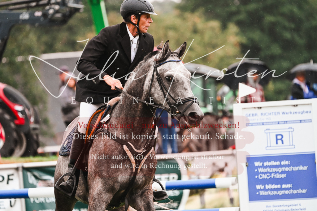 DSC_6548 | Pferde- und Turnierfotografie in Westsachsen. Pferdeportraits, Auftragszeichnungen und intuitive Kunst.
