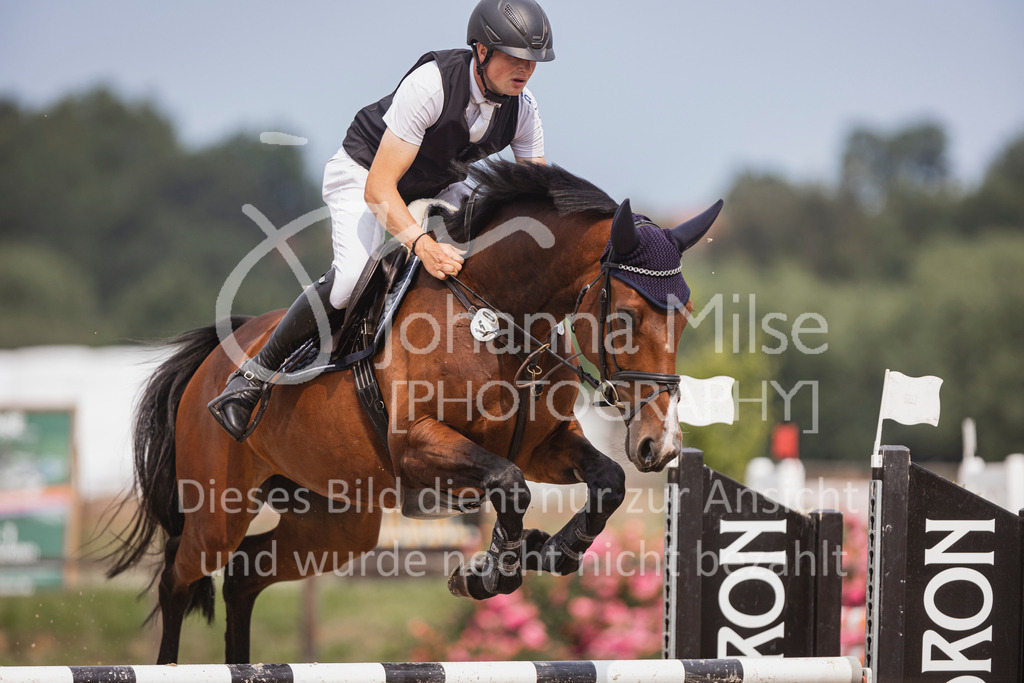 240627_LüPfSpTa_SprPf-L-135 | Deine schönsten Turniermomente als professionelle Fotos! Entdecke hochwertige Pferdesport-Fotografie im Online-Shop. Jetzt Fotos finden & bestellen!