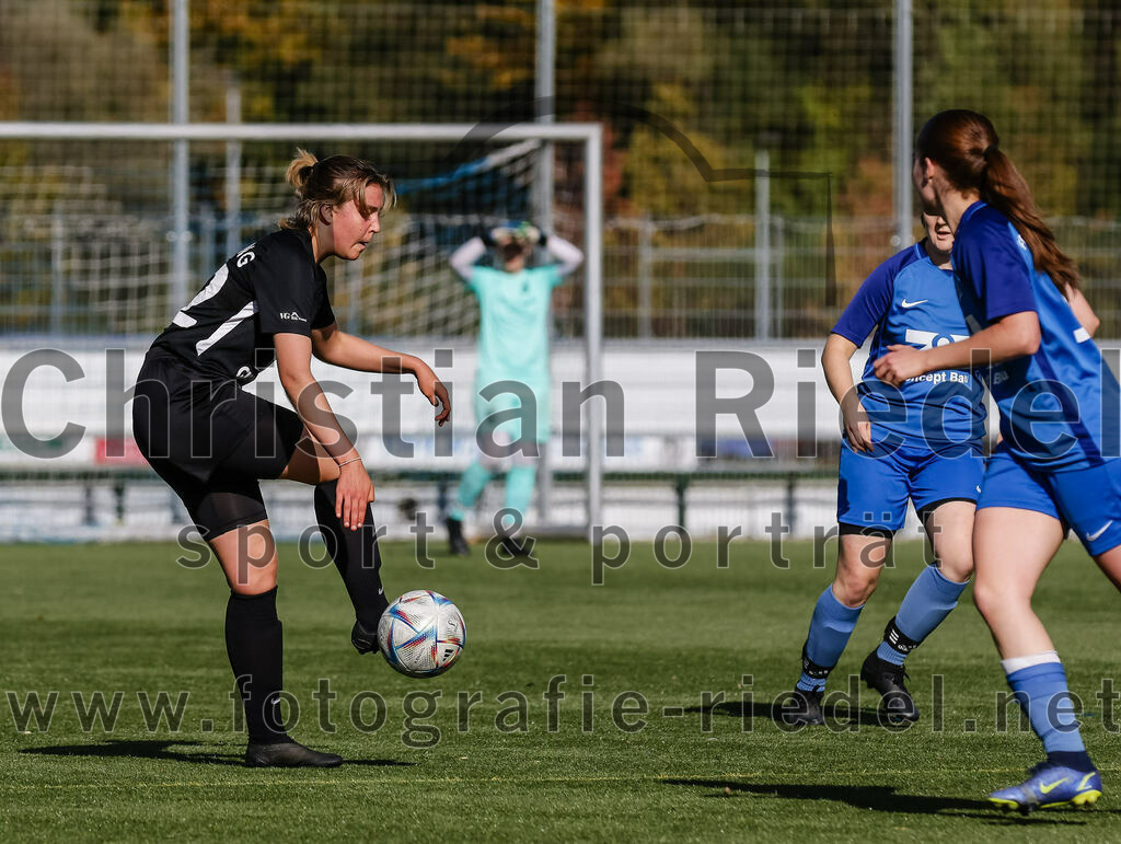2023-10-21_084_FC_Langengeisling_gegen_TSV_Eching | Erding, Deutschland, 21.10.2023:
Fußball, Bezirksoberliga 2023 / 2024, 8. Spieltag, FC Langengeisling gegen TSV Eching, Endergebnis: 0:0

Alisa Vogel (TSV Eching, #22)

Foto: Christian Riedel / fotografie-riedel.net
