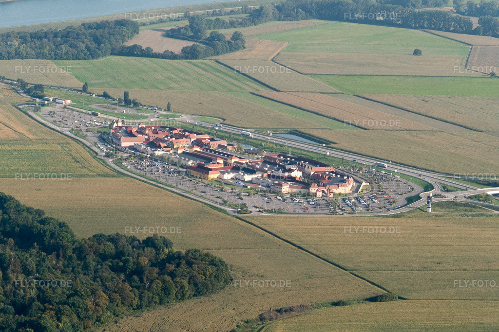 Luftbild: Roppenheim, Outlet Center in Beinheim im Bundesland Bas-Rhin in Frankreich. – Foto: P1000906.jpg vom 15.09.2014 durch Werner Riehm/FLY-FOTO.de – Auflösung des Originals: 5472 x 3648 px