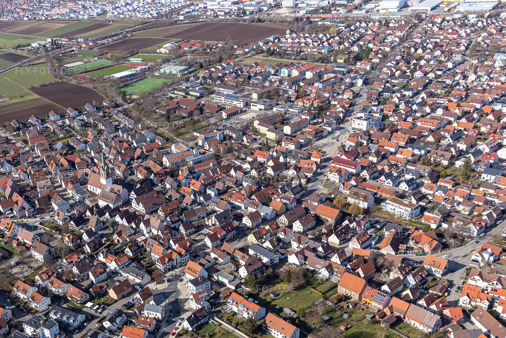 Luftbild: Ortsübersicht aus Südosten mit Petruskirche in Renningen im Bundesland Baden-Württemberg in Deutschland. Foto: IMG_125050.jpg vom 20.02.2021 durch Werner Riehm/FLY-FOTO.de