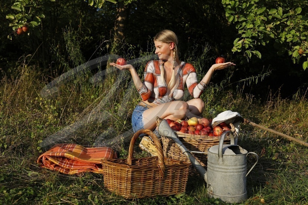 AgrarArt-APFELERNTE_5434 | #006 | Modell: Randy | Foto: Tschiponnique Skupin - Realisiert mit Pictrs.com