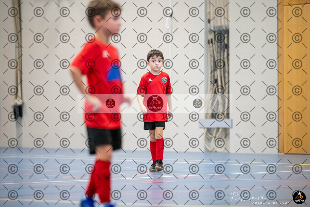 20241124_FCR-Hallenturnier-G_1_119 | Sport und Naturfotografie von Roberto Esposito zeigt echte Momente Bewegung und die Schönheit der Natur. Ausdrucksstarke Bilder schaffen Emotionen.