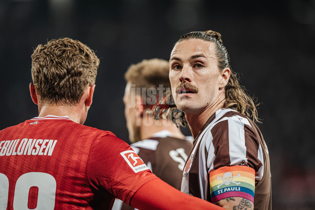 Fußball | Männer | Saison 2025/2026  | Fußball-Bundesliga | 30. Spieltag | FC St. Pauli vs. 1. FC Köln | 17.04.2026 | Jackson Irvine (#7, FC St. Pauli)