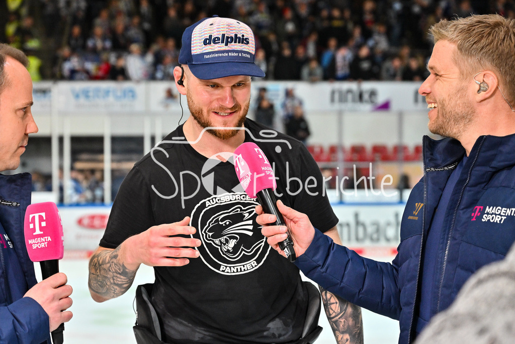 Iserlohn Roosters - Augsburger Panther | Nach der Partie gibt Maximilian RENNER (Augsburger Panther #58) nach ein Interview bei MagentaSport / Magenta / DEL: Iserlohn Roosters - Augsburger Panther, Eissporthalle Iserlohn am 07.03.2025