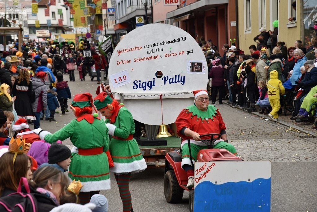 FasMontag _24-084-RA | Fotoblog Schwarzwald, Foto Blog Wiesental, Pfaffenberg, Winterzauber, Zeller Bergland, Zell im Wiesental, Fotoblog Wiesental, Landschaftsfotos, Bilder Wiesental, Natur, Naturbilder, Fastnacht, Zeller Fastnacht, Zeller Fasnacht, Zeller Bergland, Belchen, - Realisiert mit Pictrs.com