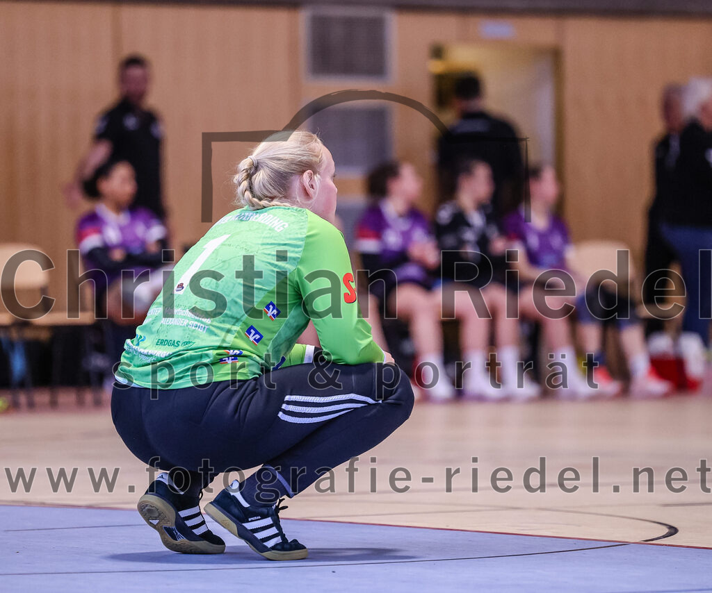 2024-12-14_121_SpVgg_Altenerding_gegen_SVA_Palzing | Erding, Deutschland, 14.12.2024:Handball, Bezirksoberliga Frauen Altbayern 2024 / 2024, 9. Spieltag, SpVgg Altenerding gegen SVA Palzing, Endergebnis: 20:30Torfrau Hanna Obermair (SpVgg Altenerding, #1)Foto: Christian Riedel / fotografie-riedel.net