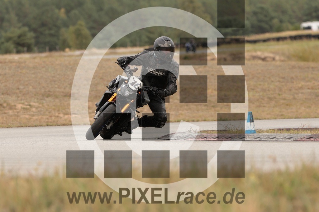 0036-20250914_12899 | Schöne Erinnerungen an spannende Momente - das festzuhalten ist unser Job. PIXELrace.de ist seit 2003 auf den Rennstrecken Europas unterwegs um die Action draußen beim Fahren und die wunderbare Stimmung imm Fahrerlager für euch einzufangen.