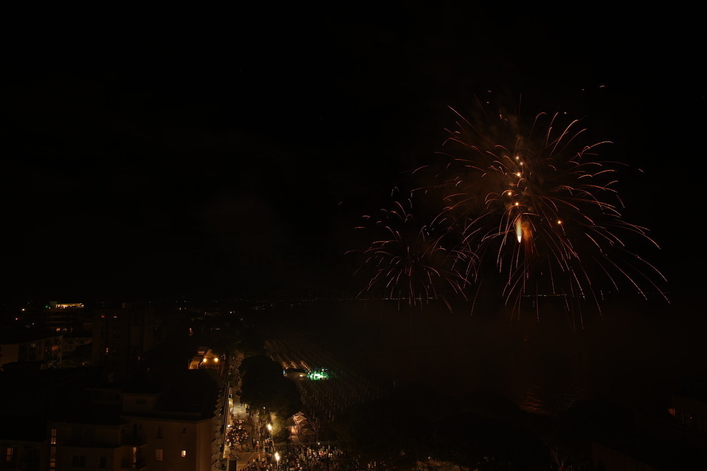 Ferragosto Fireworks in Grado, Italy | GRADO, ITALY, 15.AUG.26 - FIREWORKS - Ferragosto fireworks over the Adriatic Sea in Grado, Italy. Colorful fireworks light up the night sky above the beach, coastline and waterfront during the traditional summer celebration. - Realisiert mit Pictrs.com
