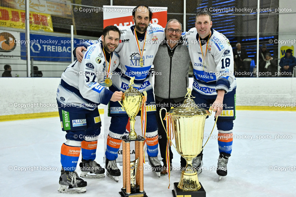 ESC Sparkasse Steindorf Meister 2025/26 | Georg Kavalar Bürgermeister Steindorf, #57 Wilfan Franz ESC Steindorf, #43 Oraze Martin ESC Steindorf, #18 Pewal Martin ESC Steindorf, ESC Sparkasse Steindorf Meister 2025/26, ESC Sparkasse Steindorf Meister 2025/26 am 08.03.2026 in Althofen (Stadthalle Althofen), Austria, (Photo by Bernd Stefan)