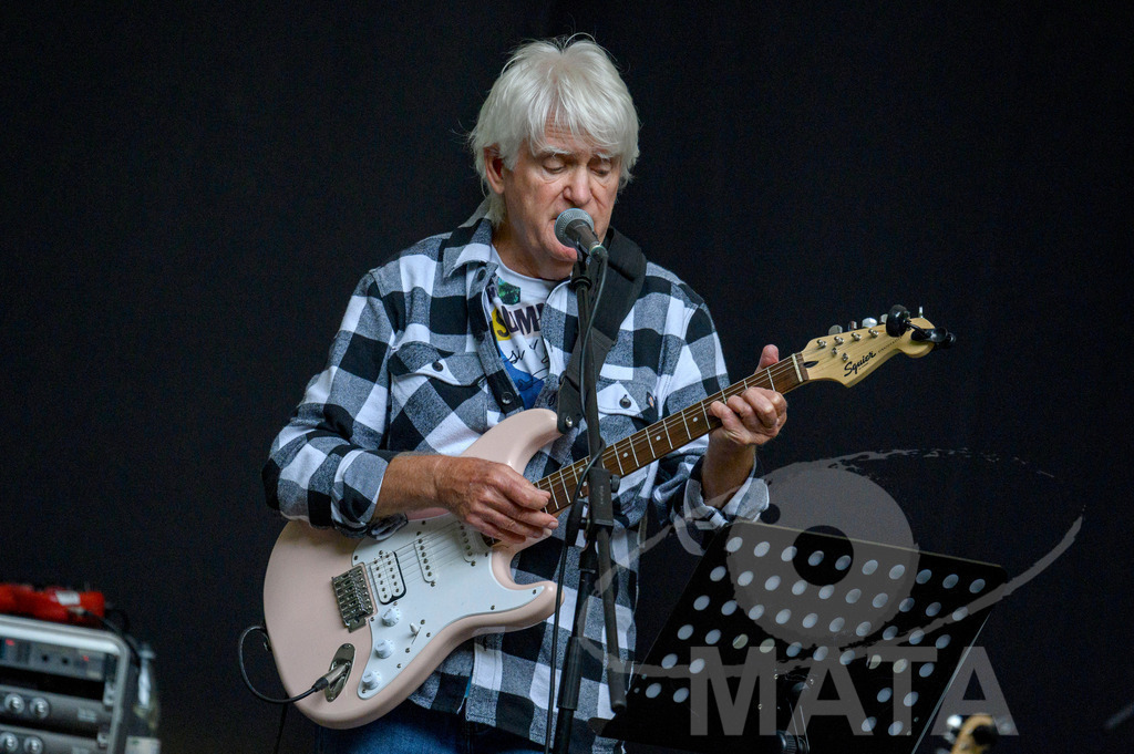 _DWA2960 | John Lees von John Lees' Barclay James Harvest live bei einem Konzert in Serenadenhof Nürnberg, 01.07.2023 - Realisiert mit Pictrs.com