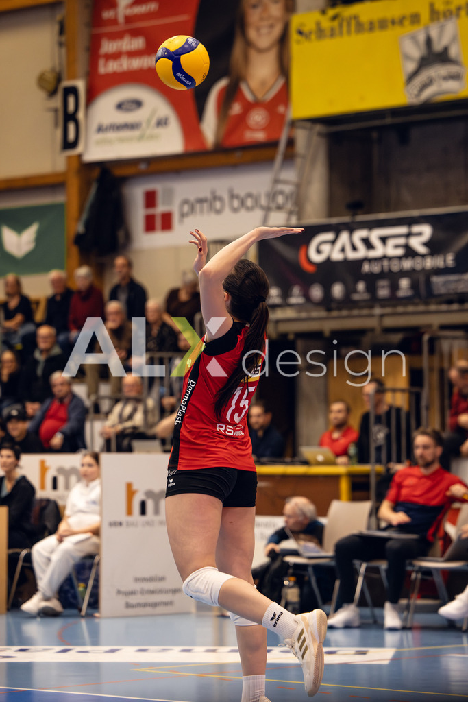 Volleyball I Frauen I Saison 2025-2026 I Volleyball NLA | Women I Round 14 I VC Kanti Schaffhausen - NLZ Volleyball Academy Zürich I 16.01.2026 | VC Kanti Schaffhausen - 15 Alessia Pazin (CH) – Pass / Zuspiel - Realisiert mit Pictrs.com