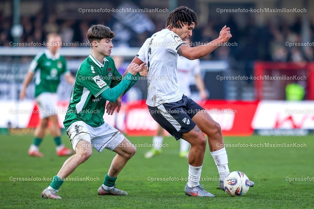 xKWIx15032601068 | 15.03.2026, xKWIx, Fußball, 3. Liga, Herren, Saison 2025 / 2026, Spieltag 29, SC Verl - 1. FC Schweinfurt 05, SPORTCLUB Arena: Joshua Eze (SC Verl #6) im Zweikampf gegen Lauris Bausenwein (1. FC Schweinfurt 05 #21)xKamilxWilkowskixPressefotoKochx 