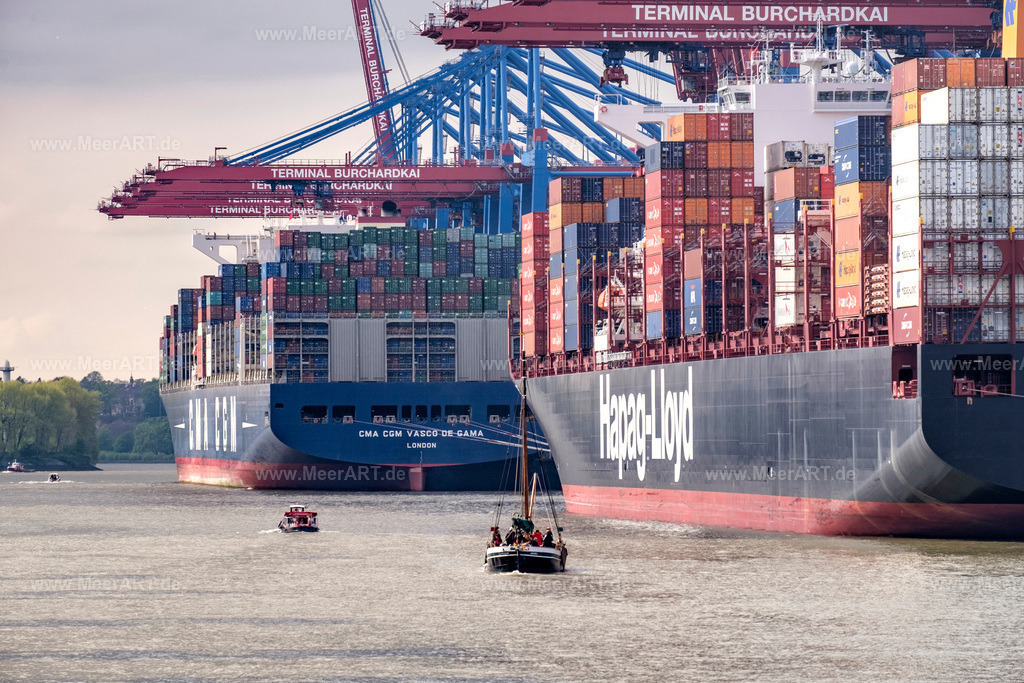 Hamburger Hafen | Containerschiffe am Containerterminal BURCHARDKAI im Hamburger Hafen - Realisiert mit Pictrs.com