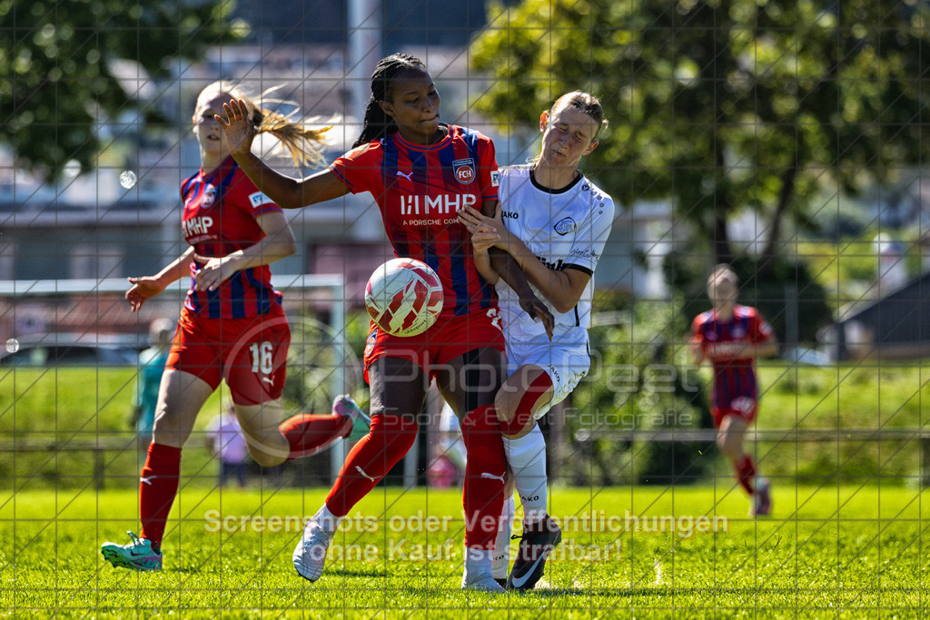 20260906_121256_0183-Bearbeitet_(c)_by_PhotoPeet | #,1.FC Donzdorf (weiß) vs. 1.FC Heidenheim 1846 (rot), Fußball, Frauen-Verbandspokal Gruppe 2, 2. Runde, Saison 2026/2027, Rasenplatz Lautertal Stadion, Süßener Straße 16, 73072 Donzdorf, 06.09.2026 - 11:00 Uhr,Foto: PhotoPeet / Sport- &amp; Eventfotografie / Peter Harich
