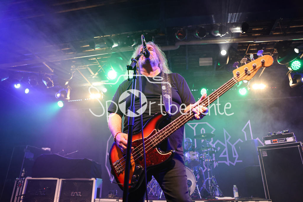 Night Of The Living Trash  | Sacred Reich Frontmann Phil Rind in Aktion beim Auftritt im Backstage Werk in Muenchen