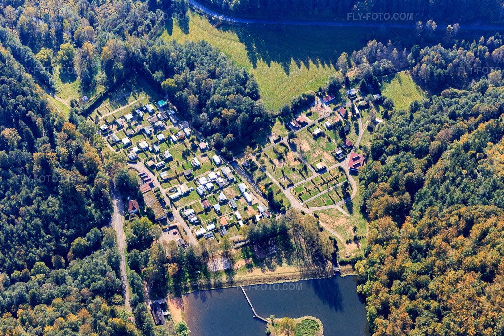 Aerial view: Camping du Fleckenstein in Lembach in the state Bas-Rhin, France. – Photo: IMG_095083.jpg taken on 10/16/2016 by Werner Riehm/FLY-FOTO.com – Resolution of the original: 5472 x 3648 px – Lembach Camping