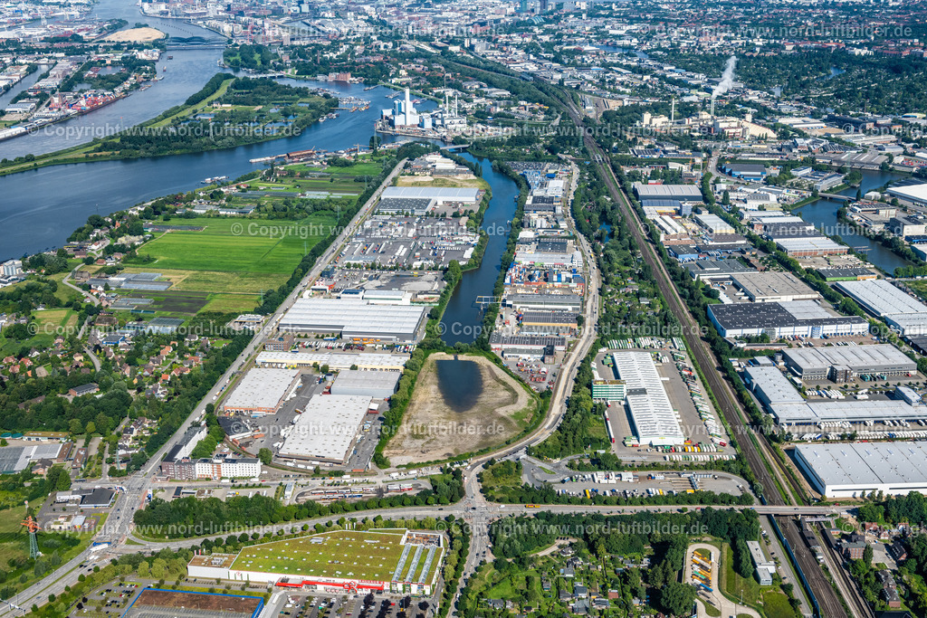 Hamburg_Billbrook_Gewerbegebiet_ELS_1154050823 | HAMBURG 05.08.2023 Lagerhallen und Speditionsgebäude Bursped an der Halskestraße in Hamburg. // Warehouses and forwarding building Bursped an der Halskestrasse in Hamburg. Foto: Martin Elsen