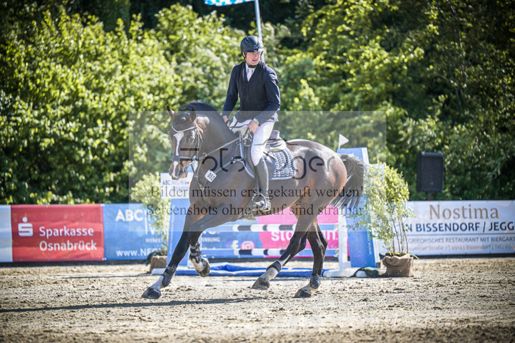 DOS_8740 | Entdecke hochwertige Reitturnierfotos von Foto Oger. Professionell, emotional und authentisch – jetzt Lieblingsmomente im Shop bestellen.Deutschlandweite Turnierfotografie. - Realisiert mit Pictrs.com