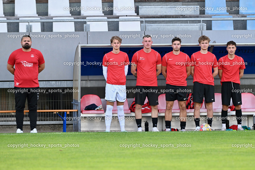 SC St. Veit vs. FC Nussdorf Debant | Spielerbank FC Nussdorf Debant, Headcoach SC St. Veit Martin Harald Kaiser, SC St. Veit vs. FC Nussdorf Debant, SC St. Veit vs. FC Nussdorf Debant am 22.08.2025 in St. Veit an der Glan (Jacques Lemans Arena), Austria, (Photo by Bernd Stefan)