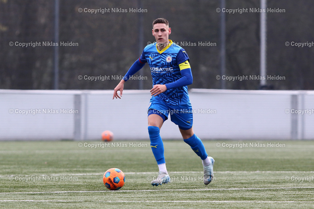 NH_FCStPauliU23_EintrachtBraunschweigU23_Testspiel_02022025 | #5 Phil Kunze (Eintracht Braunschweig U23)Fußball I Herren I Testspiel I Saison 2024-2025 I FC St. Pauli U23 - Eintracht Braunschweig U23 I 02.02.2025 I Sportplatz Brummerskamp