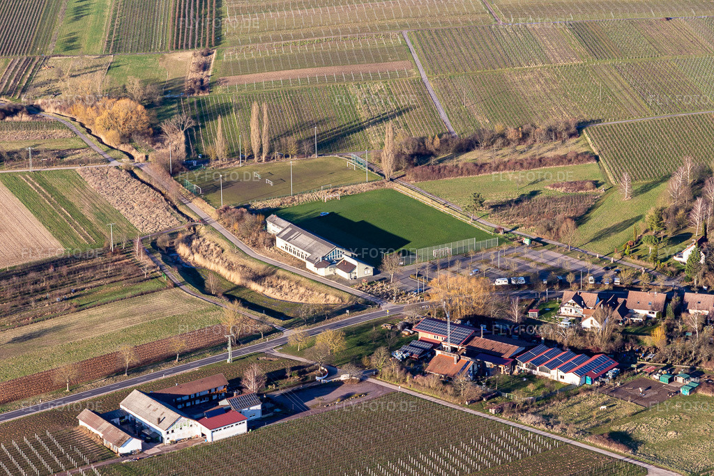 Luftbild: Fussballplatz Göcklingen in Göcklingen im Bundesland Rheinland-Pfalz in Deutschland. Foto: IMG_130619.jpg vom 23.02.2022 durch Werner Riehm/FLY-FOTO.de