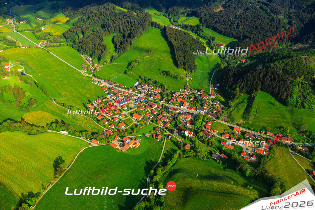Die Luftaufnahme Wengen - Weitnau wurde vom UL-Flugzeug (keine Drohne) aus fotografiert.Hohe Druck- Auflösung-die Geschenkidee!