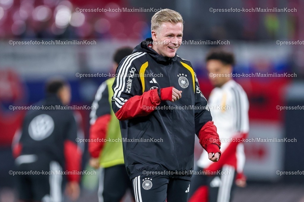 DFB17112501049 | 17.11.2025, Fußball, Länderspiel, WM-Qualifikation Europa, Deutschland - Slowakei, Red Bull Arena (Leipzig), 10. Spieltag, Saison 2025 2026: Jonathan Burkhardt (GER #10)  beim Aufwärmen Training vor dem Spiel Regulations prohibit any use of photographs as image sequences and or quasi-video.