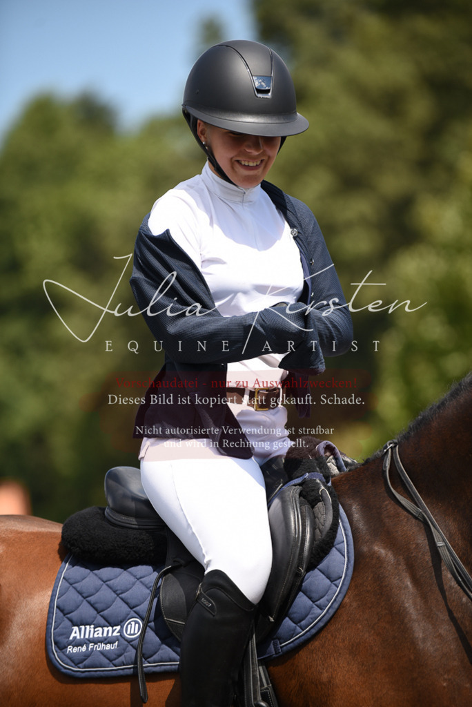 DSC_6427 | Pferde- und Turnierfotografie in Westsachsen. Pferdeportraits, Auftragszeichnungen und intuitive Kunst.