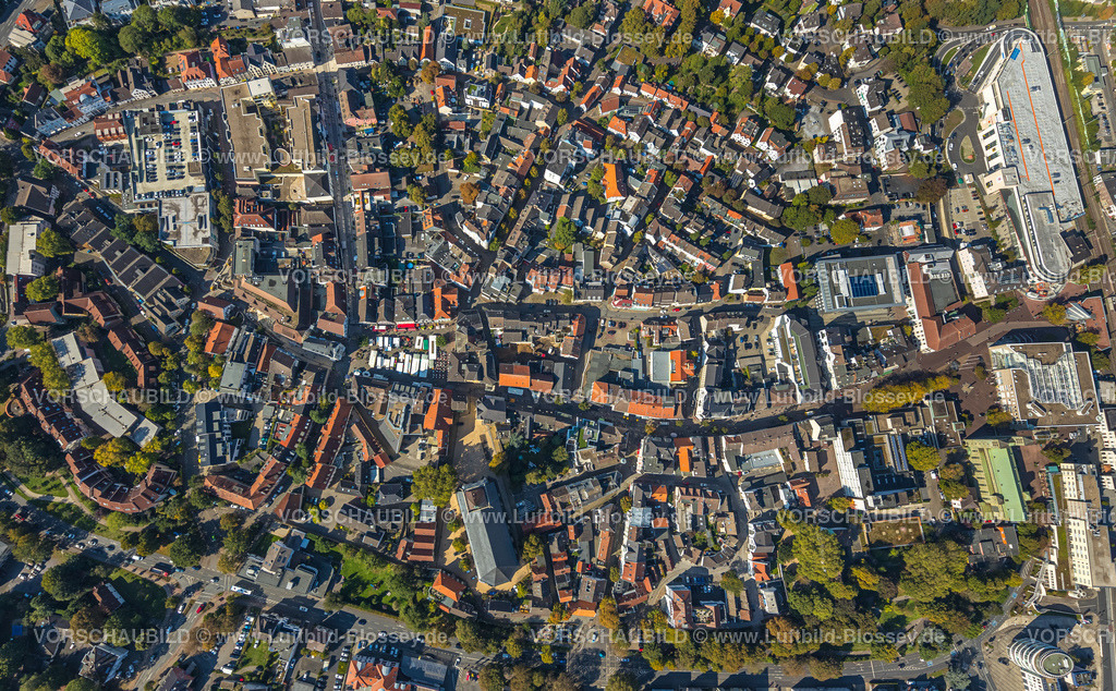 Unna220902756 | Luftbild, City, Stadtkirche in der Altstadt, Wochenmarkt, Einkaufszentrum Neue Mühle, Unna, Ruhrgebiet, Nordrhein-Westfalen, Deutschland
