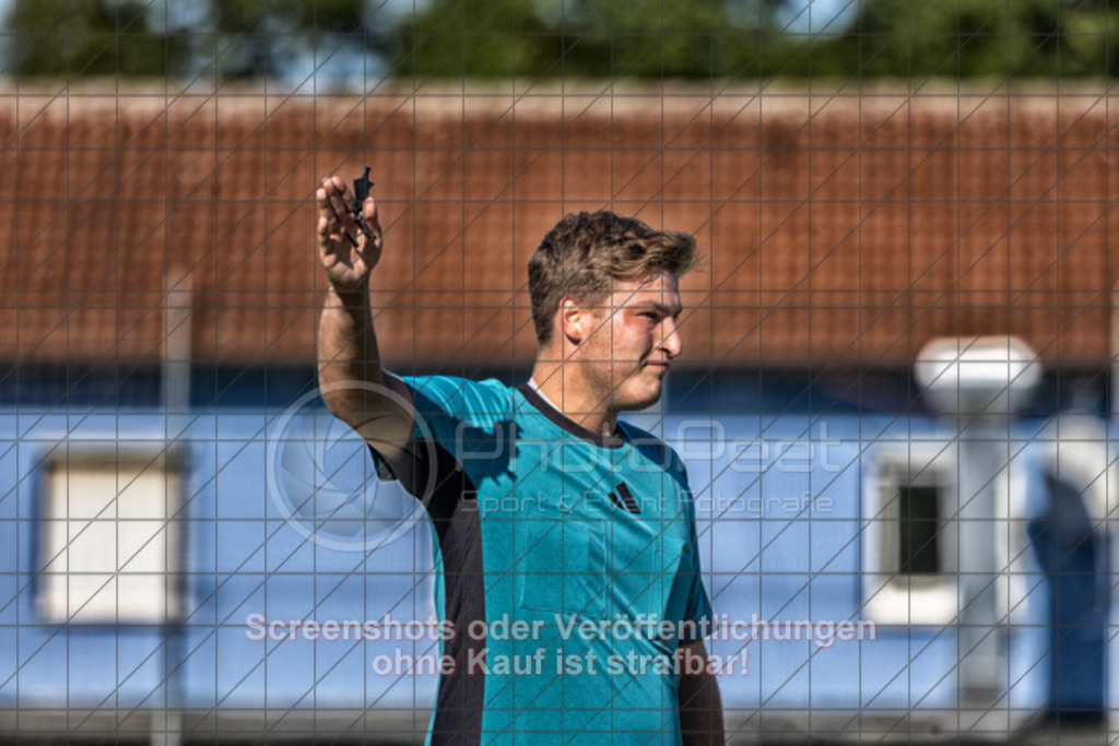20250920_154626_0208-Bearbeitet | #,1.Göppinger SV (rot) vs. FC Esslingen II (grün), Fussball, C-Junioren Leistungsstaffel Mitte - wfv 2025/2026, Kunstrasenplatz Nord, Hohenstaufenstr. 116, 73033 Göppingen, 20.09.2025 - 15:30 Uhr,Foto: PhotoPeet-Sportfotografie/Peter Harich