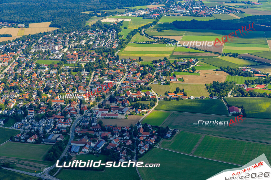 Das Luftbild zeigt :  Zorneding - Die Luftaufnahme wurde 2024 vom UL-Flugzeug aus erstellt ( keine Drohne ) - Hochauflösende Luftaufnahme - Für grossformatige Ausdrucke geeignet. Die Geschenkidee !Mit Lizenz und Bildrechte bestellbar