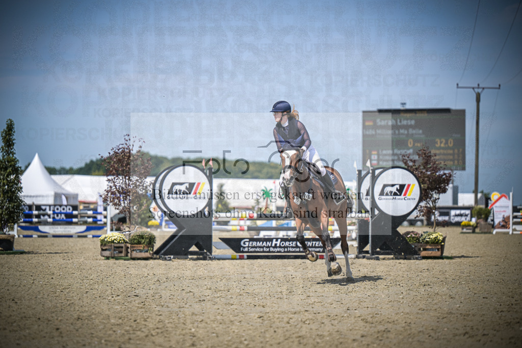 DOS_3530 | Entdecke hochwertige Reitturnierfotos von Foto Oger. Professionell, emotional und authentisch – jetzt Lieblingsmomente im Shop bestellen.Deutschlandweite Turnierfotografie. - Realisiert mit Pictrs.com