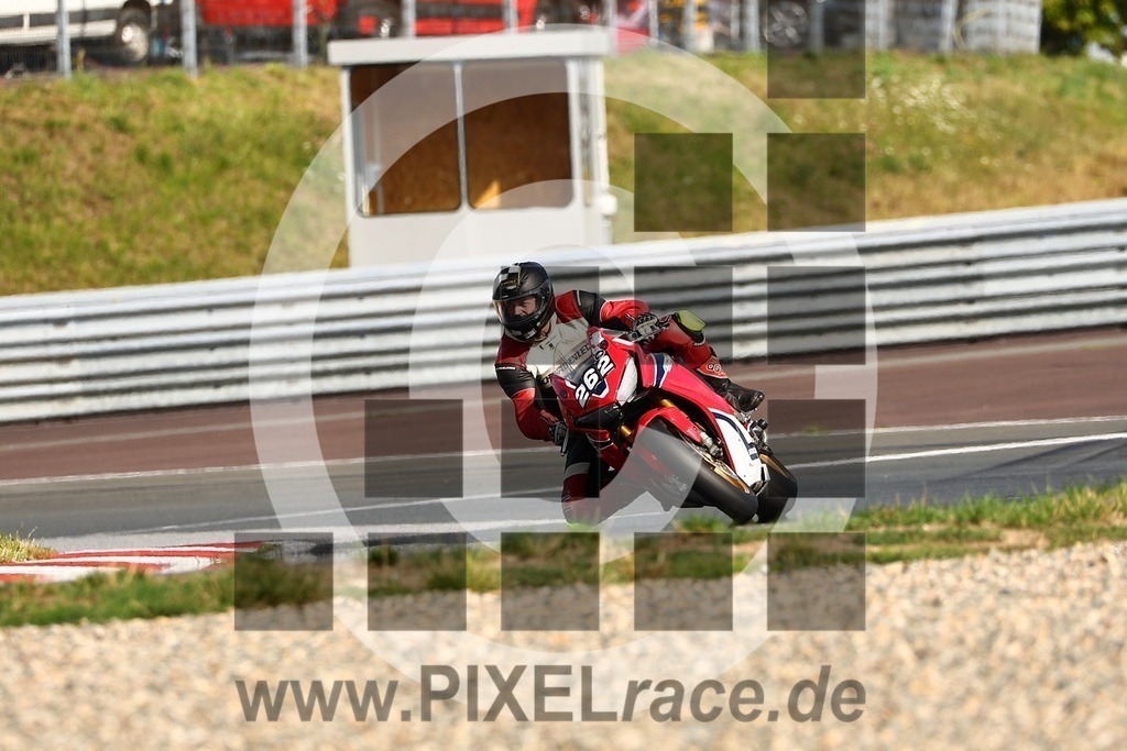 0262-20250719_13645 | Schöne Erinnerungen an spannende Momente - das festzuhalten ist unser Job. PIXELrace.de ist seit 2003 auf den Rennstrecken Europas unterwegs um die Action draußen beim Fahren und die wunderbare Stimmung imm Fahrerlager für euch einzufangen.