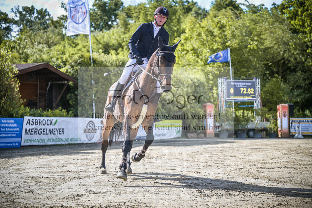 DOS_7850 | Entdecke hochwertige Reitturnierfotos von Foto Oger. Professionell, emotional und authentisch – jetzt Lieblingsmomente im Shop bestellen.Deutschlandweite Turnierfotografie. - Realisiert mit Pictrs.com